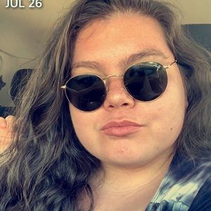 Meet your Posher, Jasmine